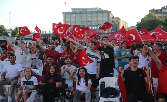 Kent Meydanında çifte bayram coşkusu   