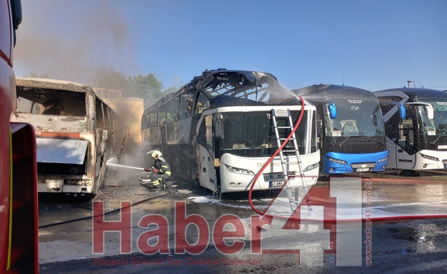 Park halindeki otobüsler alev alev yandı!