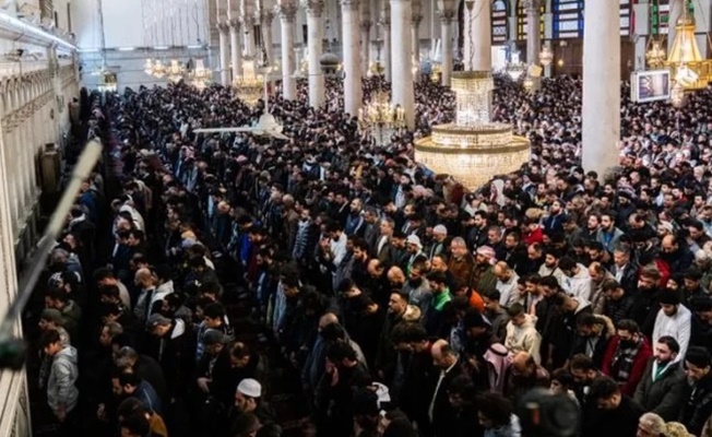 Tarihi Emevi Camii'nde ilk cuma namazı