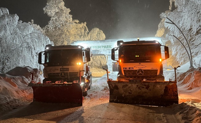 Büyükşehir aralıksız çalışıyor, kapalı yol bulunmuyor