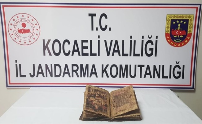 Jandarma uygulamasında araçtan tarihi İncil çıktı!