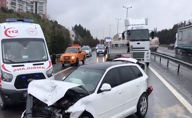 TEM'de 10 araçlı zincirleme kaza;3 yaralı!