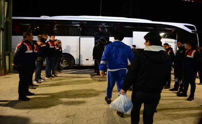 Yakalanan 227 Afgan göçmen sınır dışı edildi