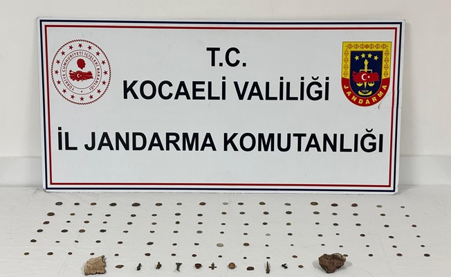 Kocaeli'de durdurulan araçta tarihi eserler çıktı