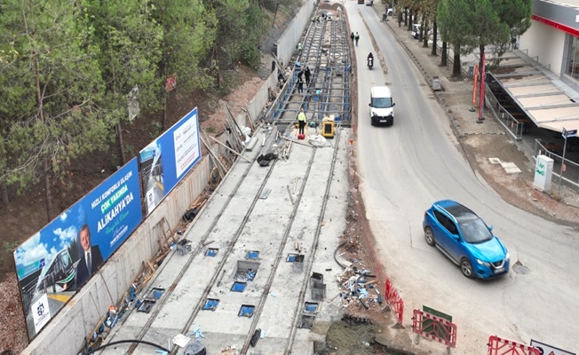    Alikahya tramvayı stada doğru ilerliyor