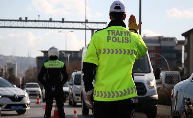 Trafikte yüz binlerce araç denetime takılıyor!