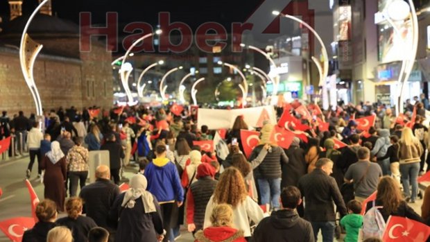 Gebze'de Cumhuriyet Bayramı Coşkusu Fener Alayı İle Dolu Dolu Yaşandı